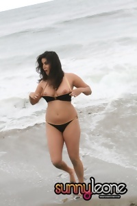 Sunny Leone bikini nip slips